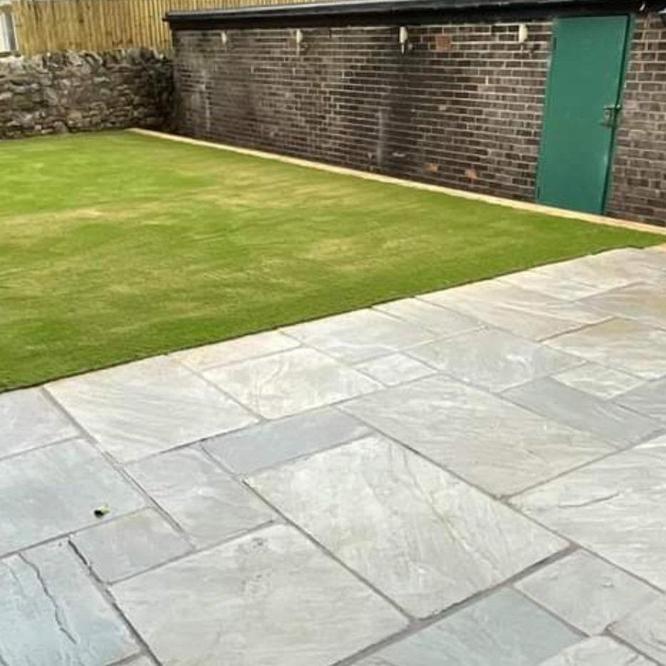 Hanbury - Artificial Grass 4m² - Decking Delivery