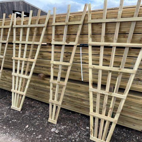 Wooden Garden Fan Trellis - Decking Delivery